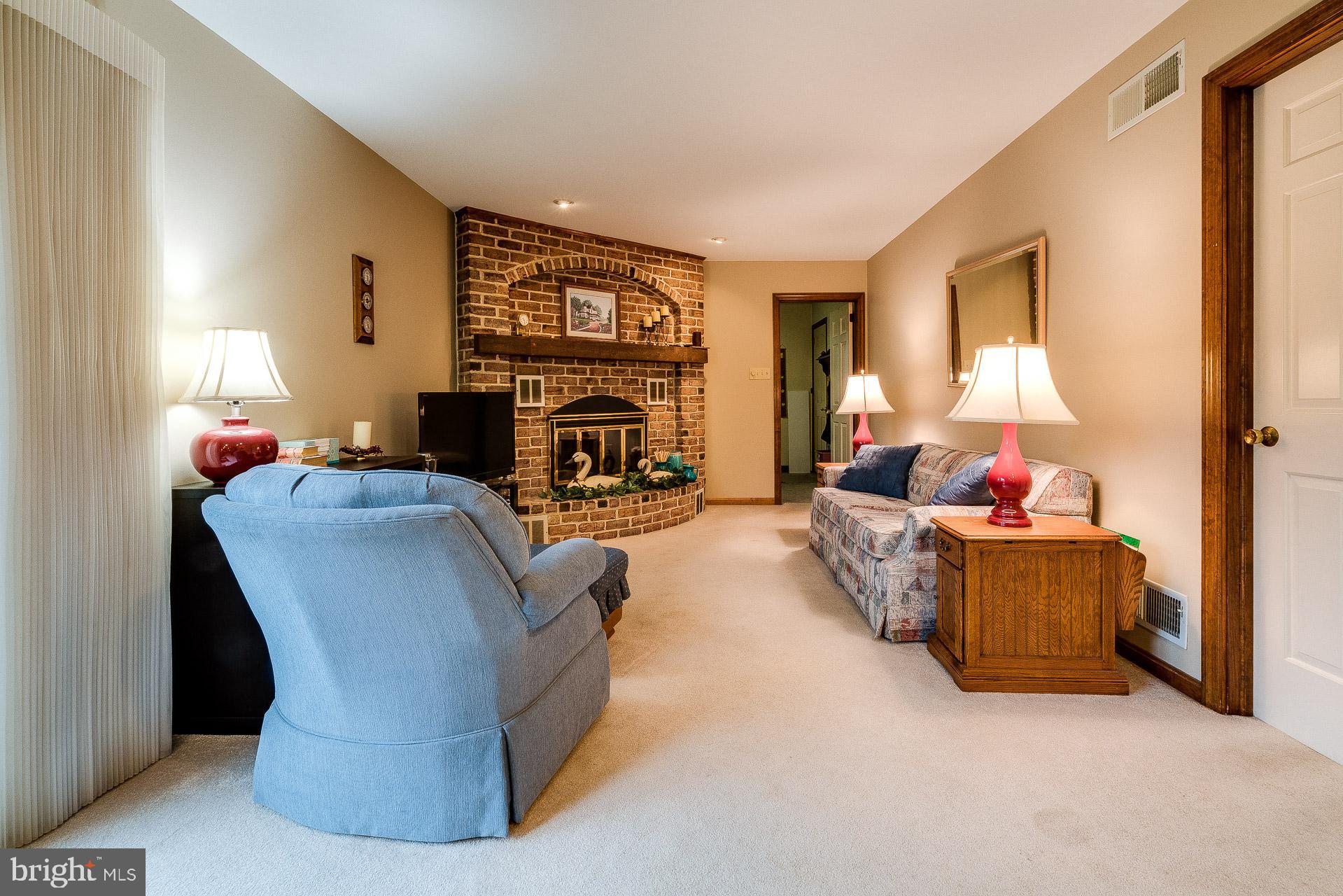 604 West 3rd Avenue Lititz, PA 17543 - Photo 17 of 33 Family room