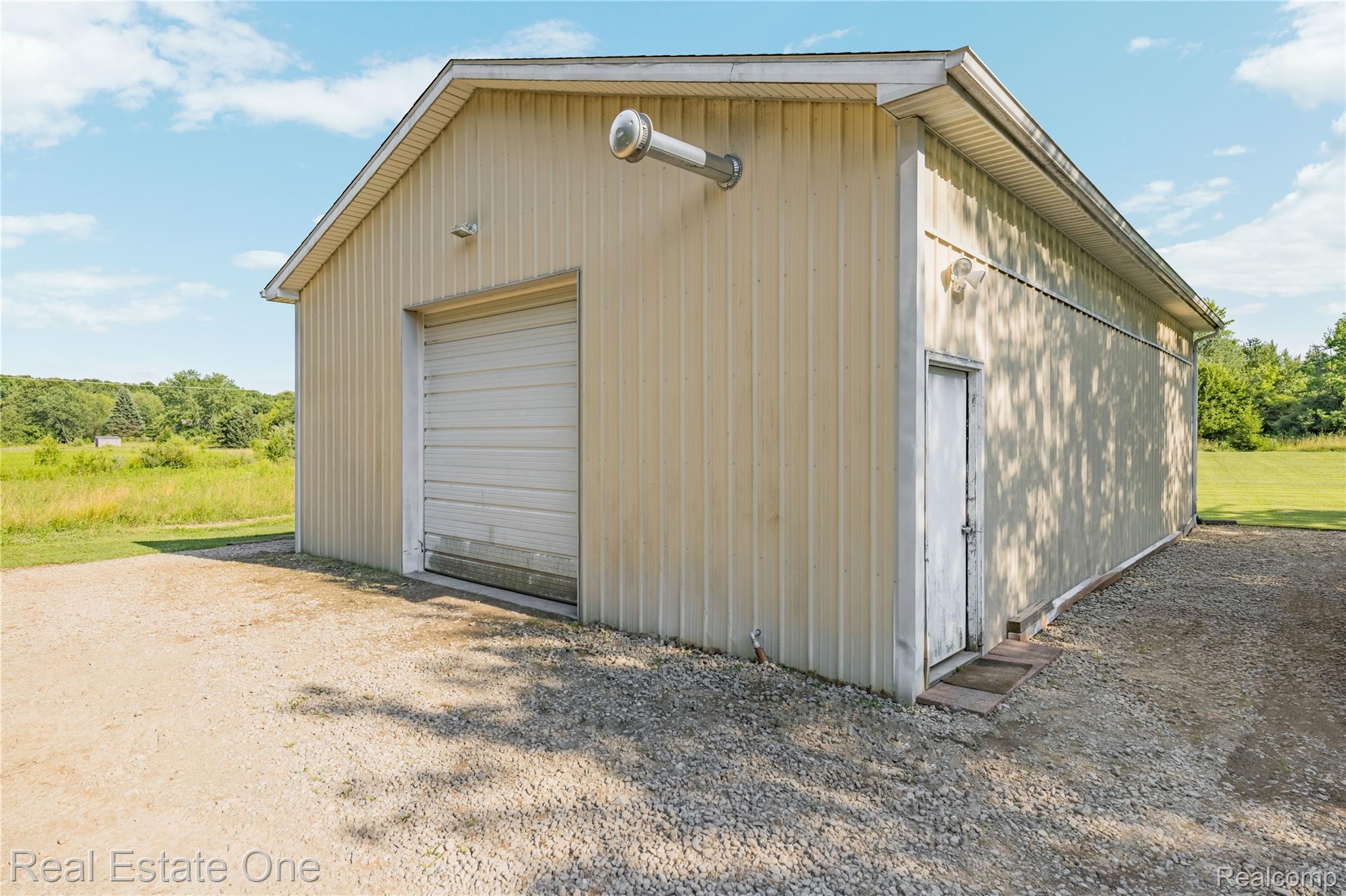 9210 Hickory Ridge Road Holly, MI 48442 - Photo 10 of 73 220 power, heated, insulated
