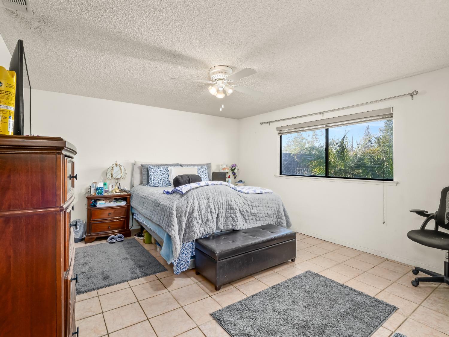 11952 Trieste Drive Madera, CA 93636 - Photo 15 of 28