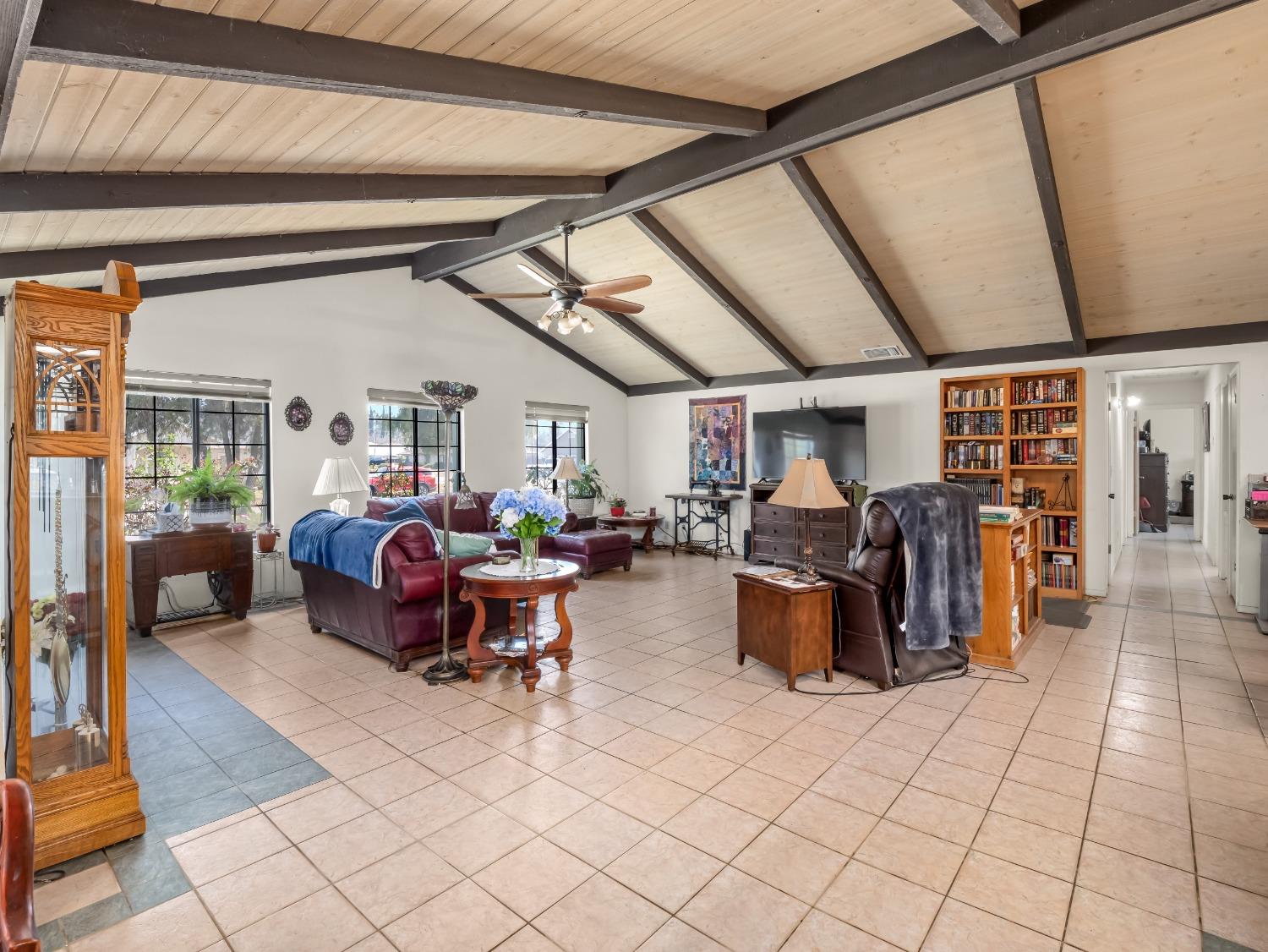 11952 Trieste Drive Madera, CA 93636 - Photo 4 of 28