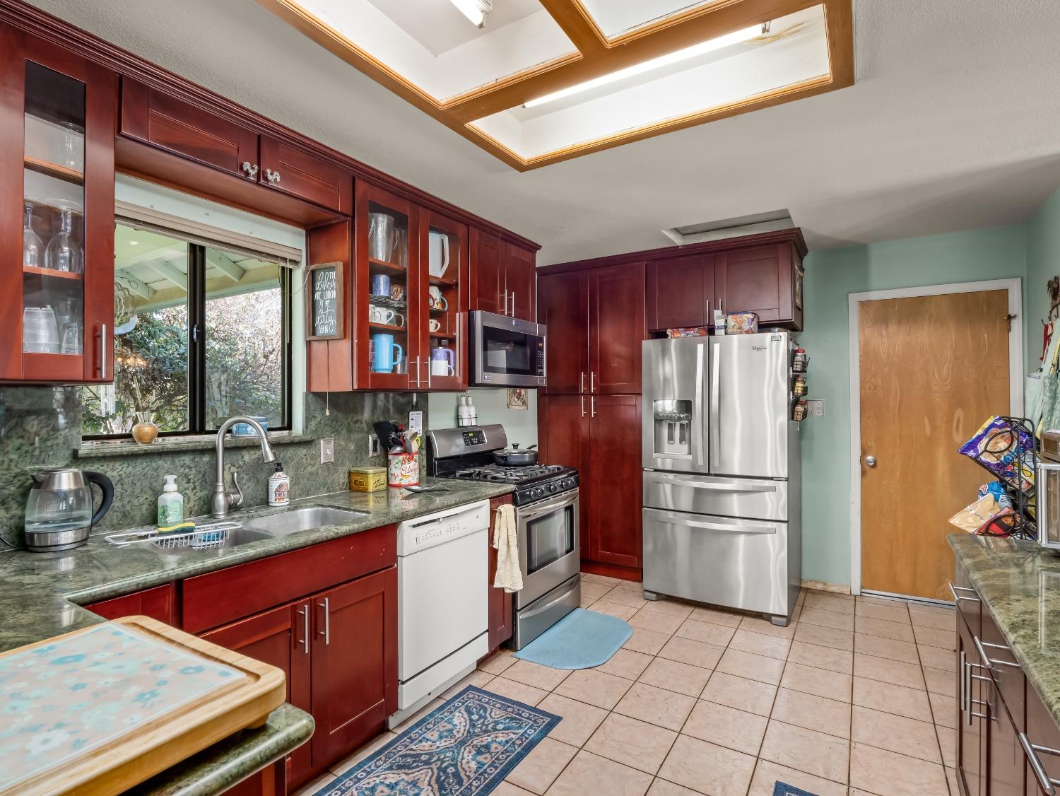 11952 Trieste Drive Madera, CA 93636 - Photo 10 of 28