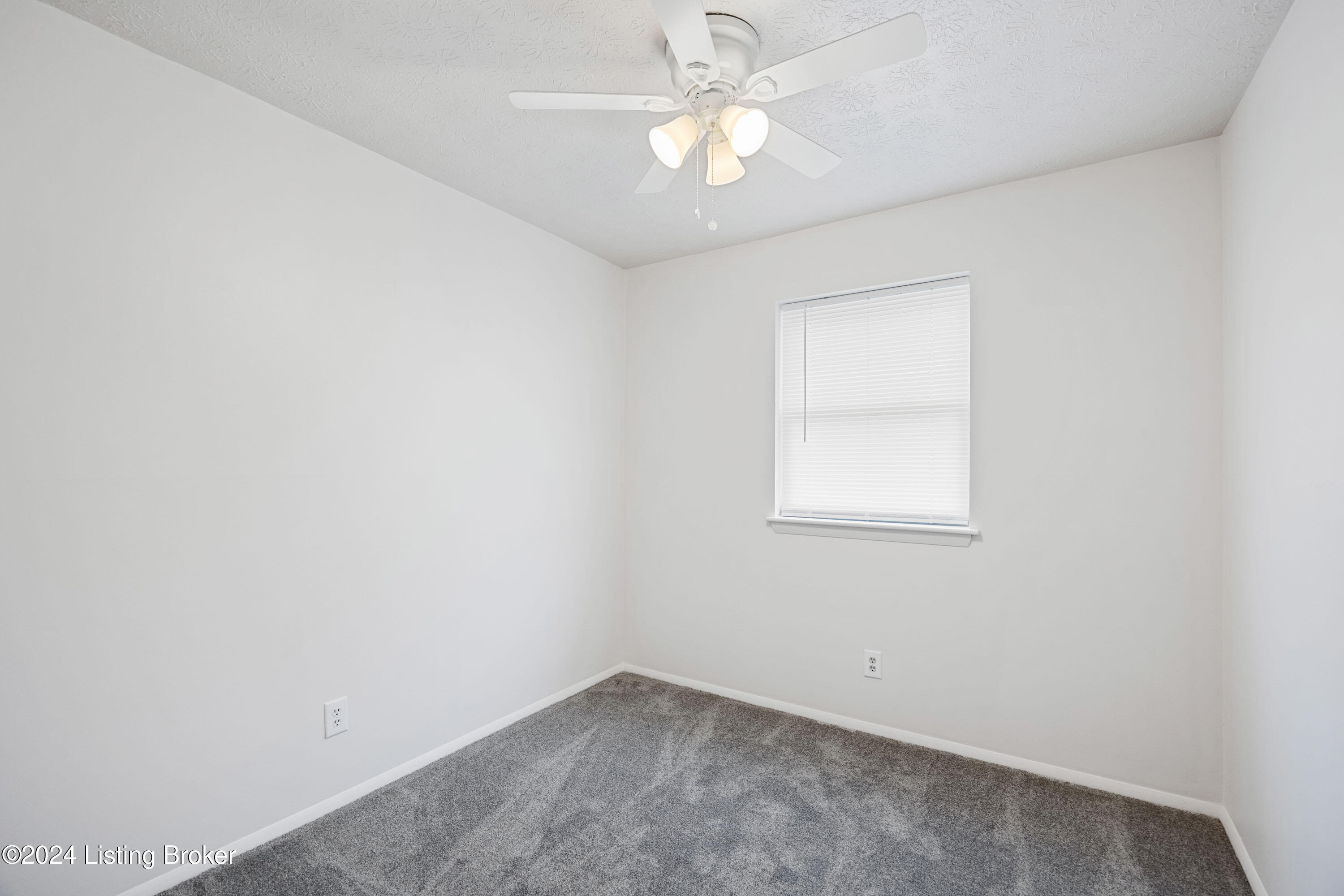 371 East Blue Jay Road Louisville, KY 40229 - Photo 9 of 22 016
