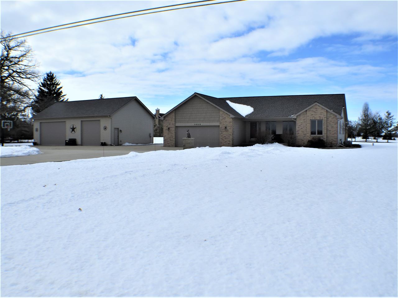 Swartz Creek schools, Beautiful Ranch with 3 bedrooms, 2 baths, 1st floor laundry, partially finished basement, 2 car attached garage, huge pole barn and much more!  This home is very clean and has ma