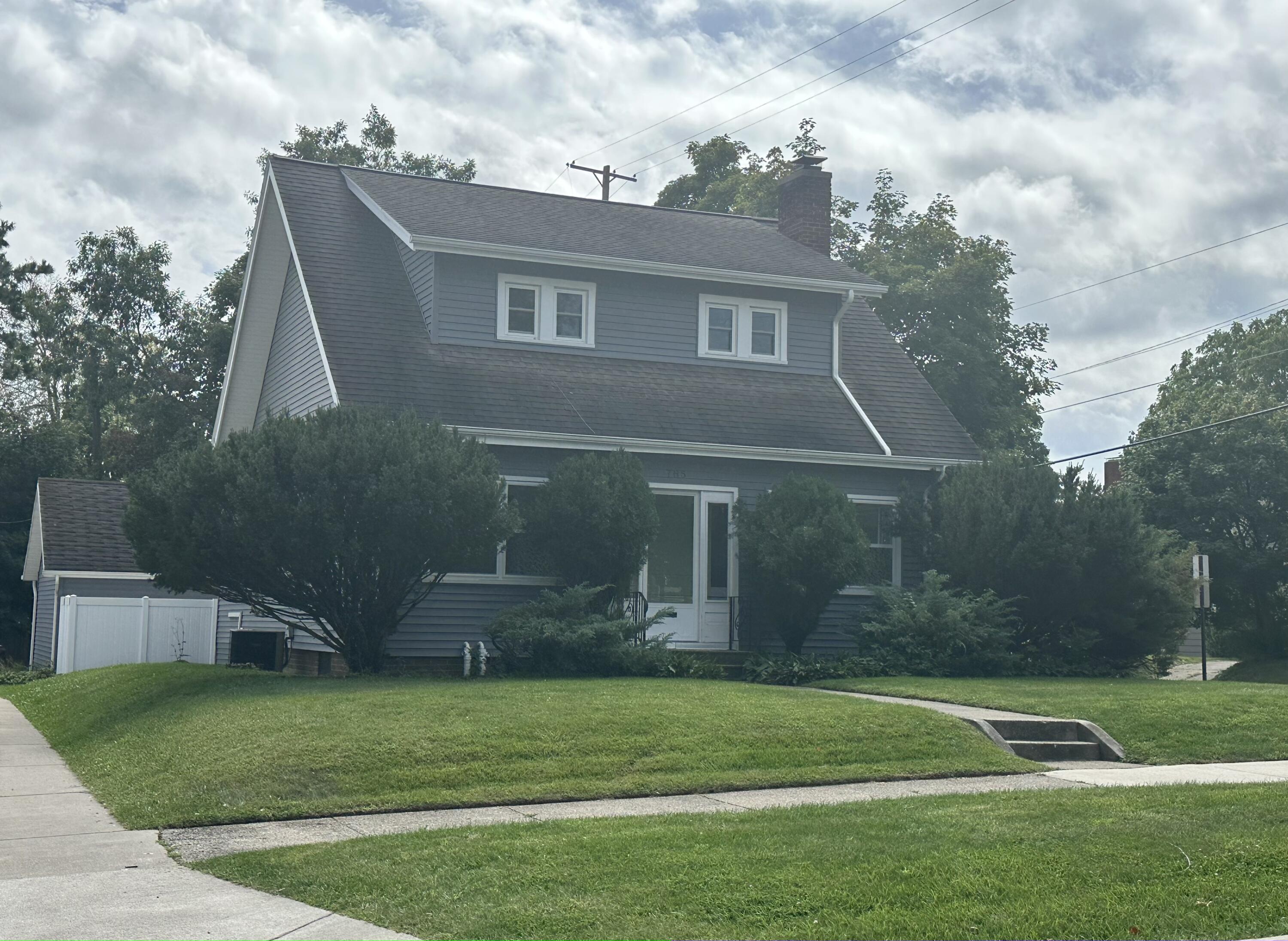 785 Crescent Road Jackson, MI 49203 - Photo 1 of 19 FullSizeRender