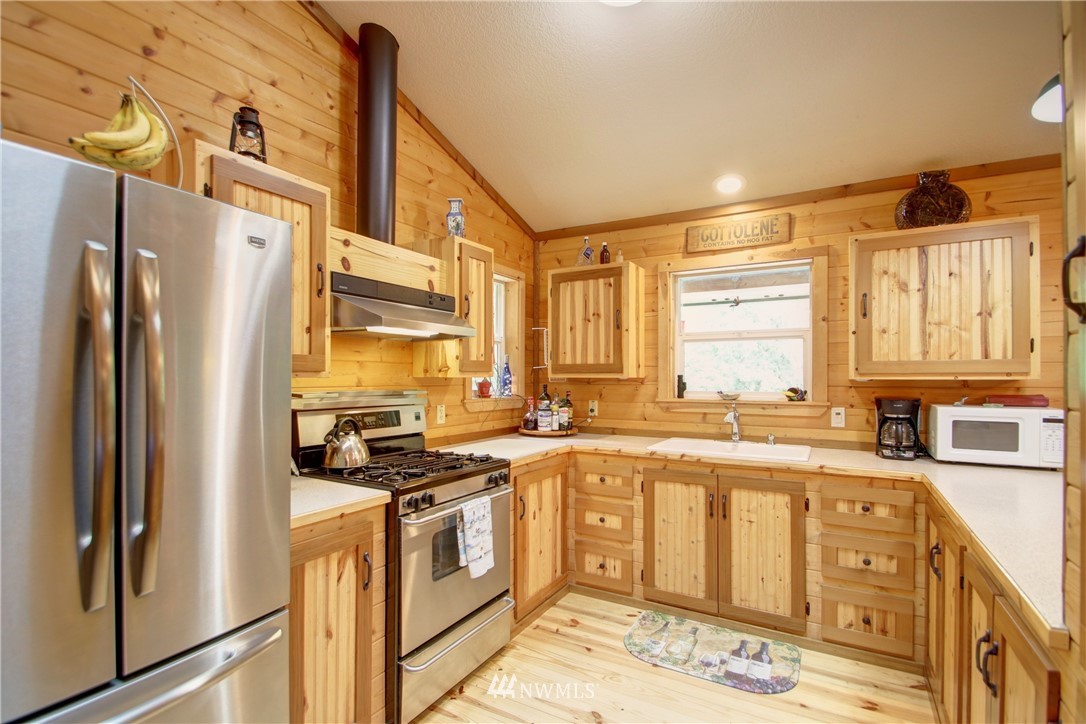 4217 Ginnett Road Anacortes, WA 98221 - Photo 12 of 20