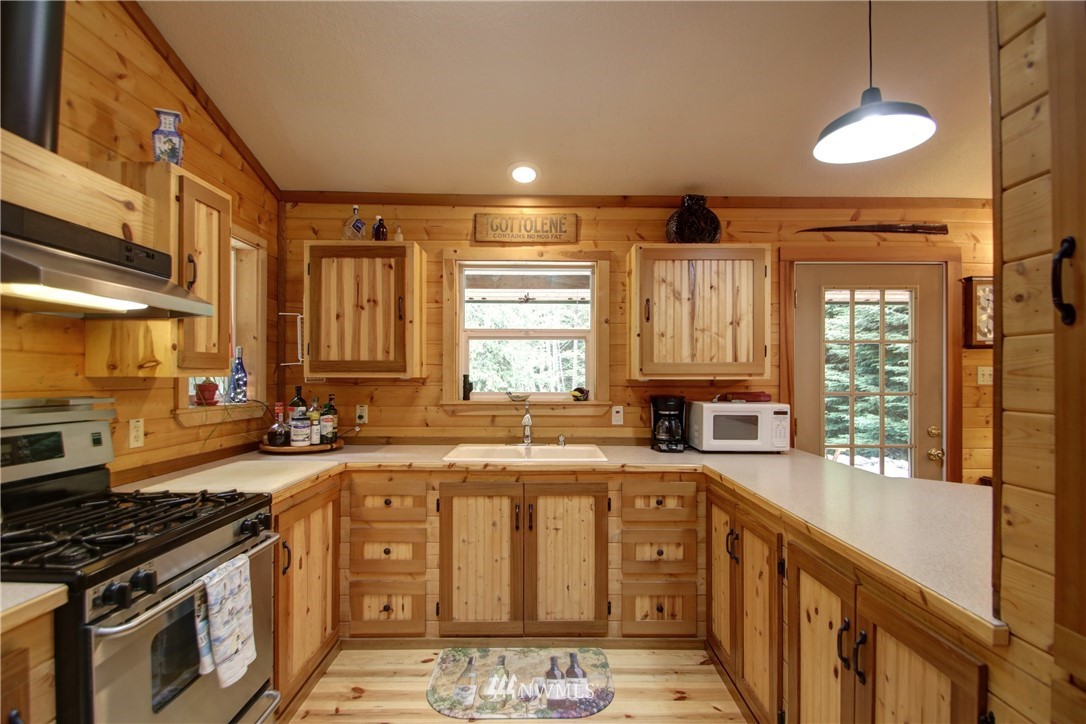 4217 Ginnett Road Anacortes, WA 98221 - Photo 6 of 20