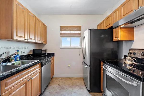$2,500 | 2600 Southwest 27th Avenue, Unit PH07, Miami, FL 33133