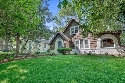 $465,000 | 6 East 70th Terrace, Kansas City, MO 64113