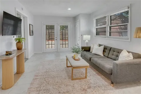 $465,000 | 6 East 70th Terrace, Kansas City, MO 64113
