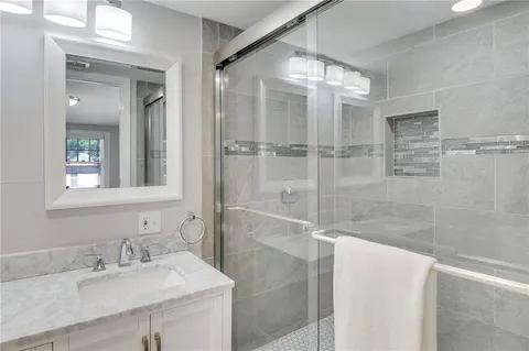 $465,000 | 6 East 70th Terrace, Kansas City, MO 64113