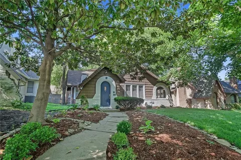 $465,000 | 6 East 70th Terrace, Kansas City, MO 64113