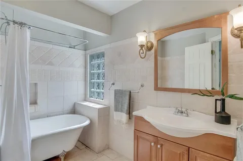 $465,000 | 6 East 70th Terrace, Kansas City, MO 64113