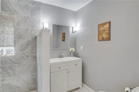 $465,000 | 6 East 70th Terrace, Kansas City, MO 64113