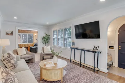 $465,000 | 6 East 70th Terrace, Kansas City, MO 64113