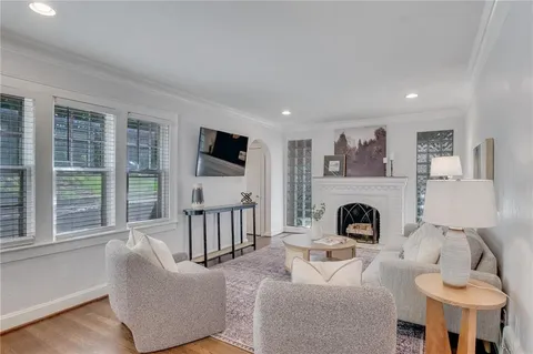 $465,000 | 6 East 70th Terrace, Kansas City, MO 64113