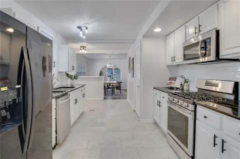 $465,000 | 6 East 70th Terrace, Kansas City, MO 64113
