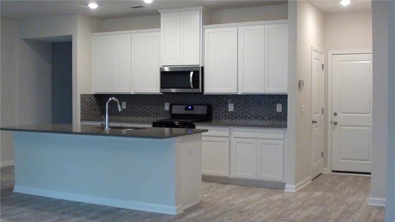 1174 Arrowlake Road Marietta, GA 30064 - Photo 10 of 39