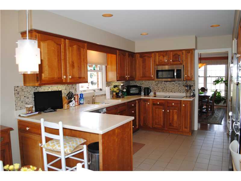 Kitchen. Enjoy all new stainless appliances!