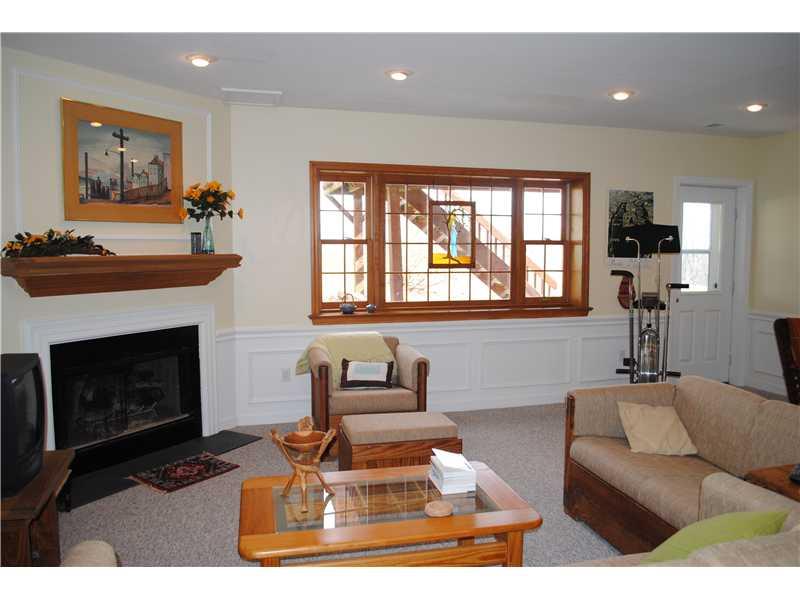 260 Sweet Gum Road Pittsburgh, PA 15238 - Photo 12 of 18 Family Room.