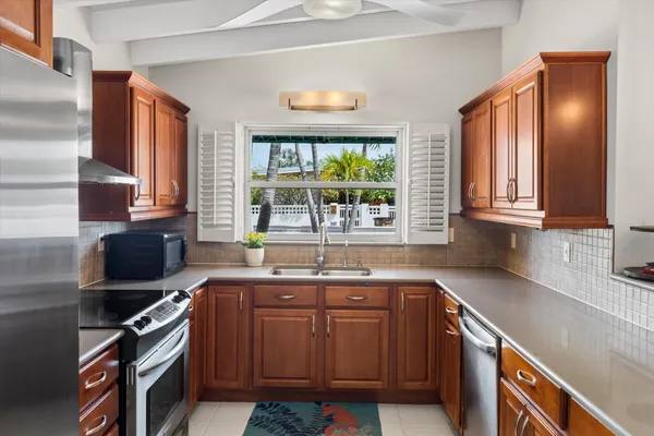 $1,690,000 | 16 Bamboo Terrace, Key Haven, FL 33040