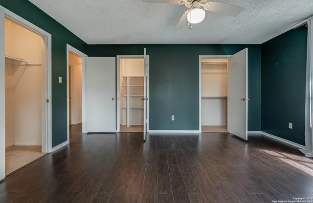 a view of a house with a yard and garage