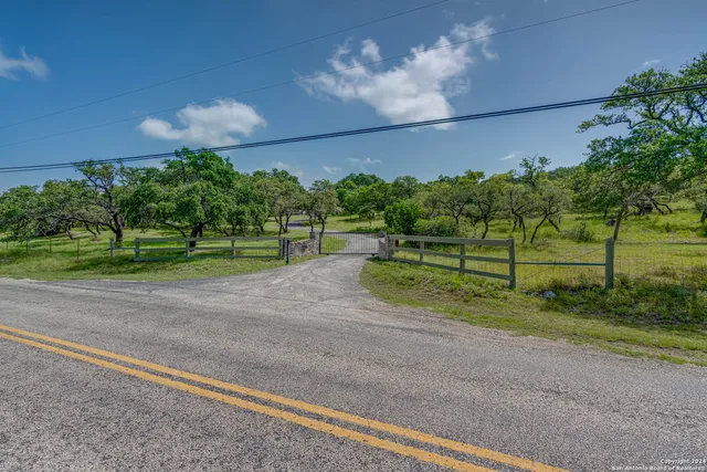 $2,450 | 213 Whitworth Road, Boerne, TX 78006