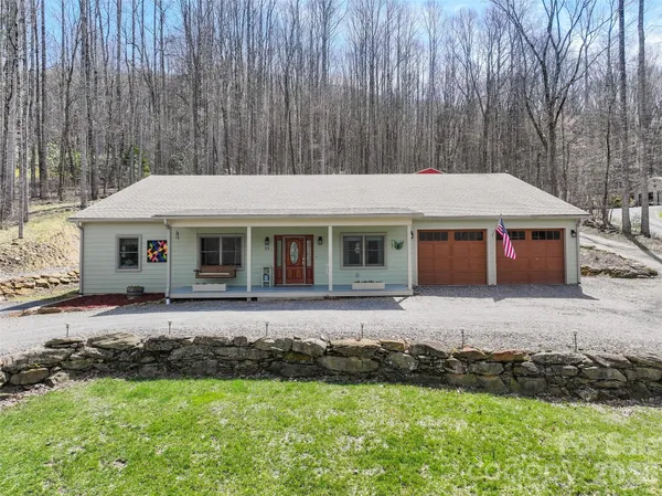 $935,000 | 33 Freedom Drive, Waynesville, NC 28786