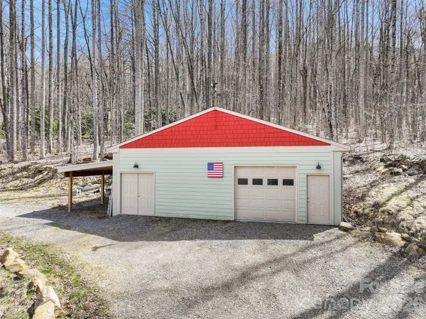 $935,000 | 33 Freedom Drive, Waynesville, NC 28786