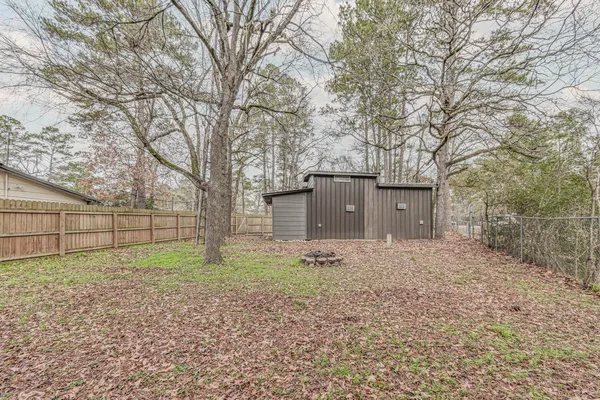 a house view with backyard space