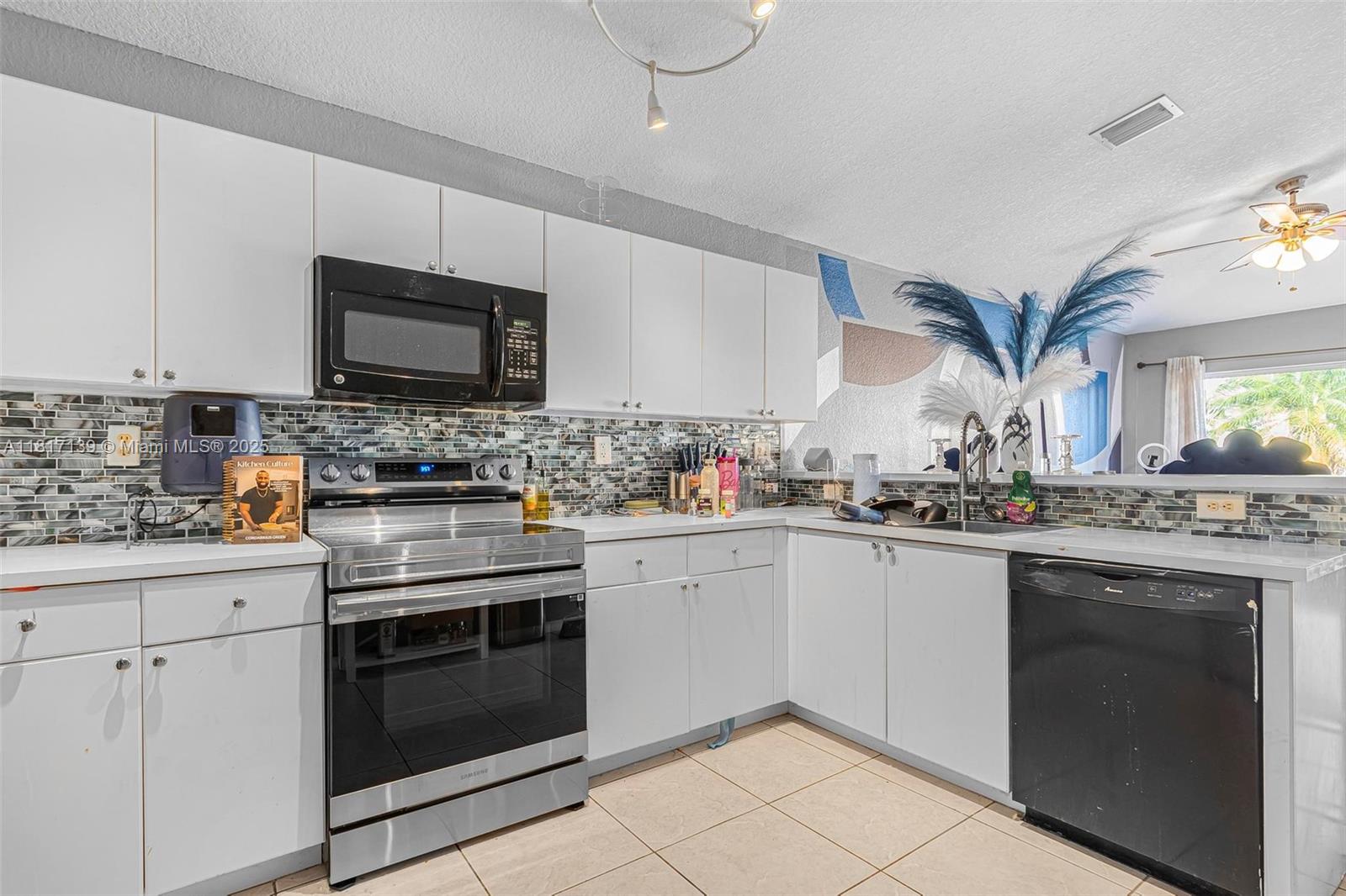 21403 Southwest 89th Place Cutler Bay, FL 33189 - Photo 9 of 23