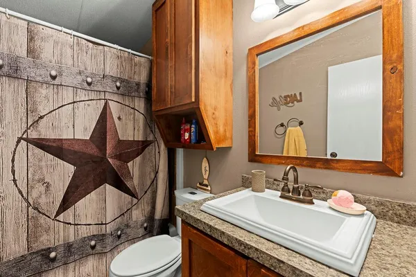 $399,000 | 166 Elm Shores Drive, Lakehills, TX 78063