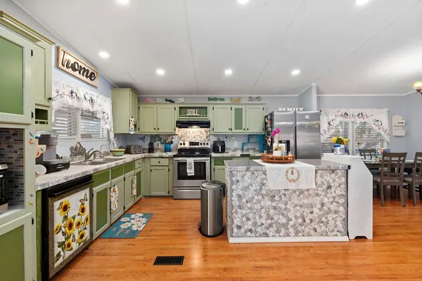 $399,000 | 166 Elm Shores Drive, Lakehills, TX 78063
