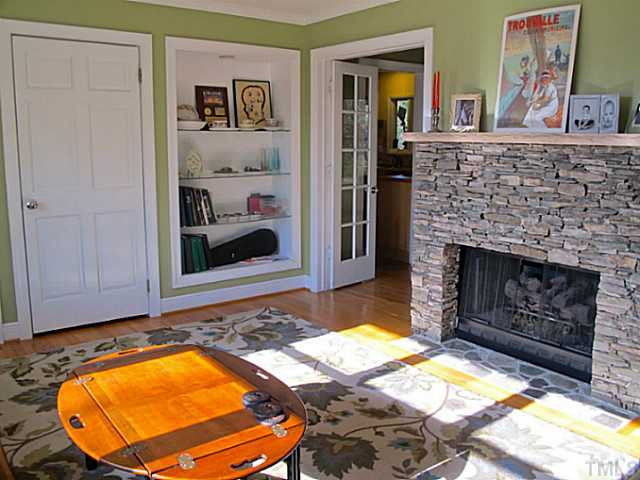 1919 Highland Place Raleigh, NC 27607 - Photo 5 of 19 Living Room