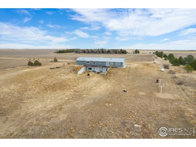 a view of a tennis court