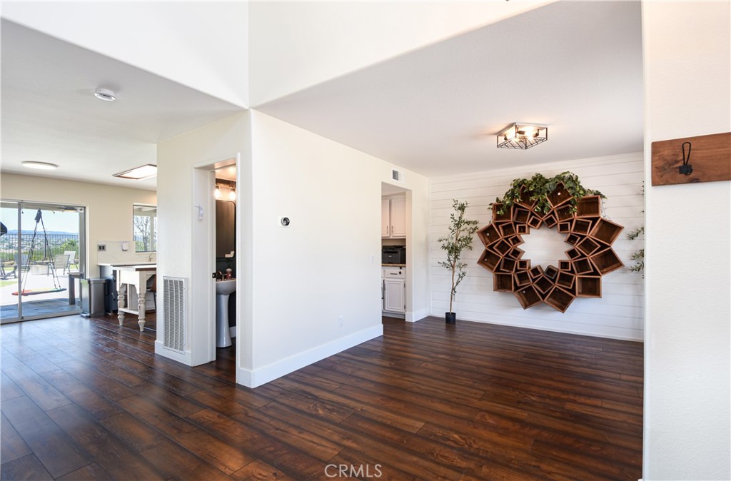 33239 Corte Yaca Temecula, CA 92592 - Photo 6 of 48 dining room/reading nook
