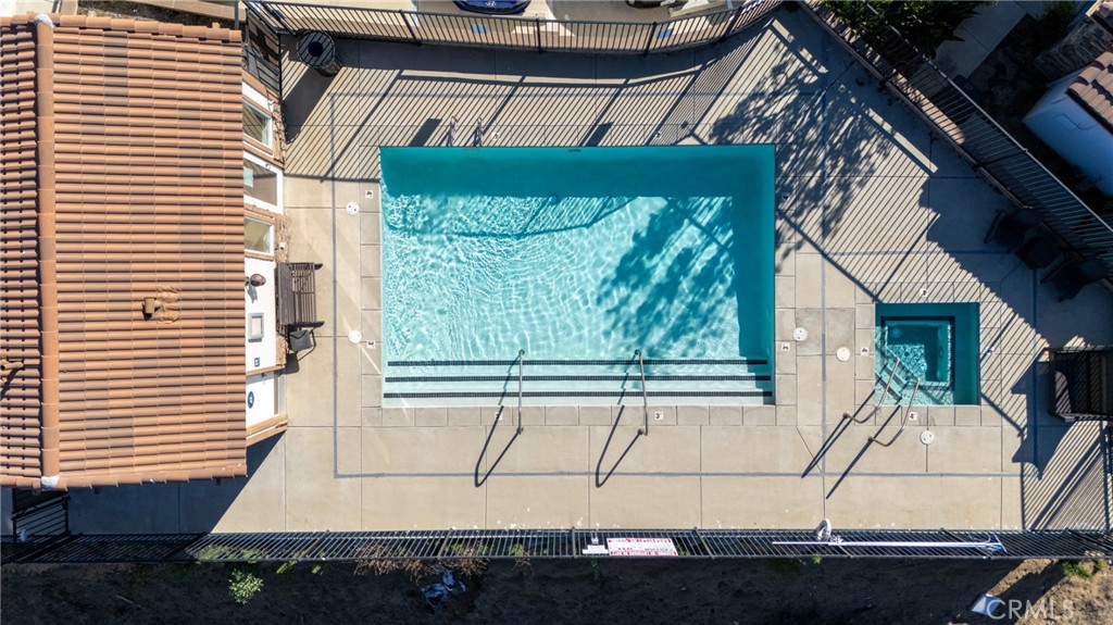 585 Vía Pueblo Riverside, CA 92507 - Photo 16 of 61 HOA Swimming pool and jacuzzi