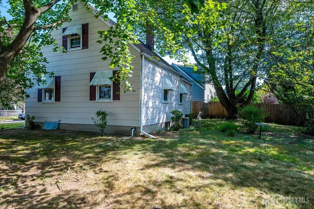 a view of a yard in front of house
