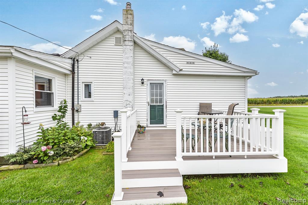 10280 Iosco Road Fowlerville, MI 48836 - Photo 6 of 47