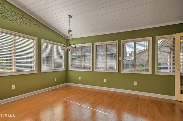 $519,900 | 2704 Suffolk Street, Kingsport, TN 37660