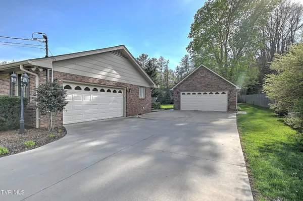 $519,900 | 2704 Suffolk Street, Kingsport, TN 37660