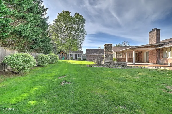 $519,900 | 2704 Suffolk Street, Kingsport, TN 37660