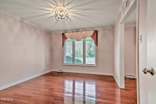$519,900 | 2704 Suffolk Street, Kingsport, TN 37660