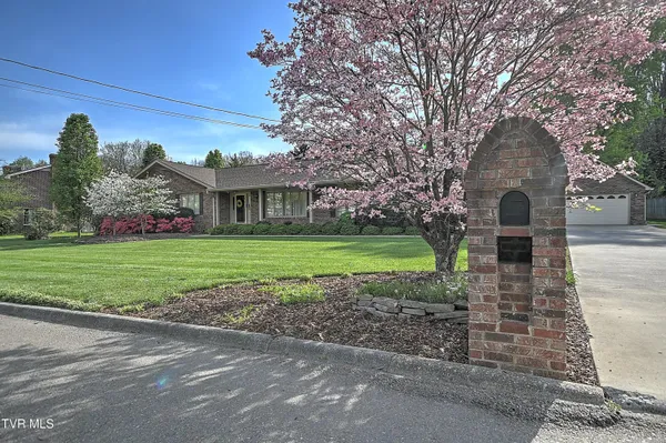 $519,900 | 2704 Suffolk Street, Kingsport, TN 37660