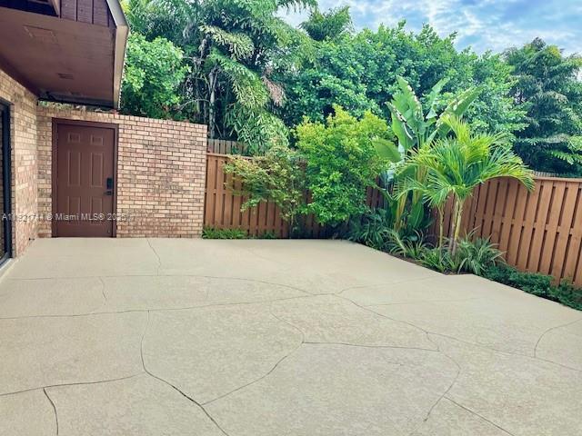 1420 Ocean Way, Unit 19D Jupiter, FL 33477 - Photo 33 of 34 a view of backyard with green space