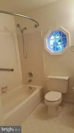 $1,300 | 7715-studio 7715-studio 7715-studio Idylwood Rd Falls, Unit STUDIO, Falls Church, VA 22043