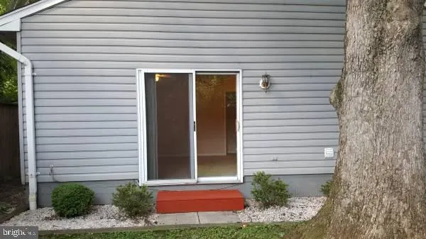 $1,300 | 7715-studio 7715-studio 7715-studio Idylwood Rd Falls, Unit STUDIO, Falls Church, VA 22043