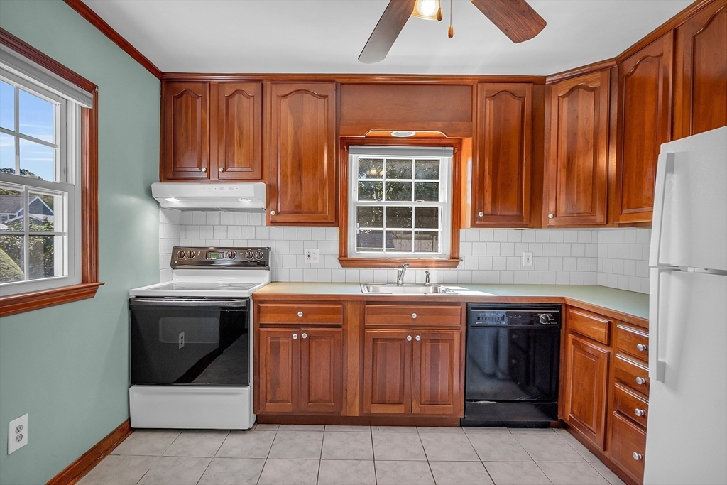 28 Monroe Road Salem, MA 01970 - Photo 12 of 31 Gallery Image 12