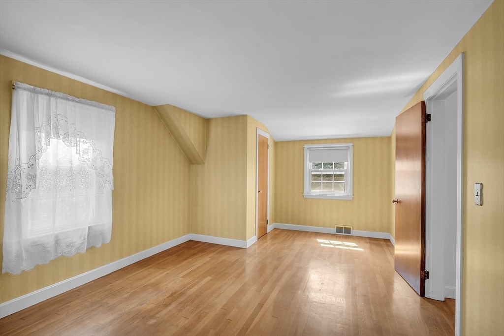 28 Monroe Road Salem, MA 01970 - Photo 17 of 31 Gallery Image 17