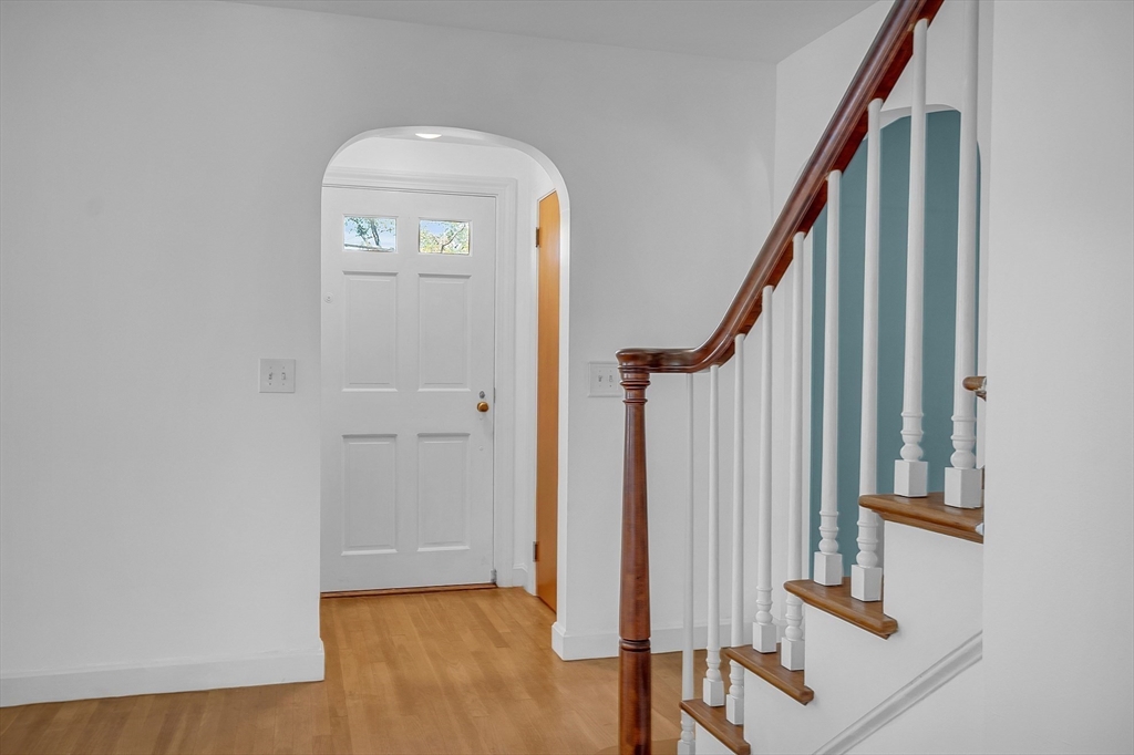 28 Monroe Road Salem, MA 01970 - Photo 4 of 31 Gallery Image 4