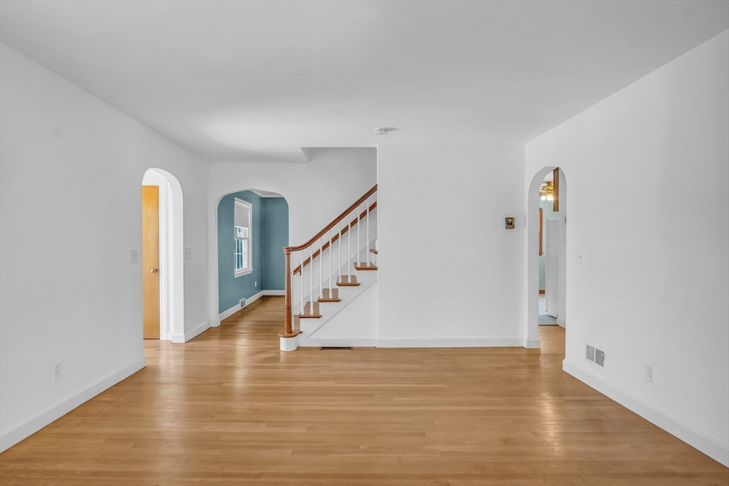 28 Monroe Road Salem, MA 01970 - Photo 6 of 31 Gallery Image 6